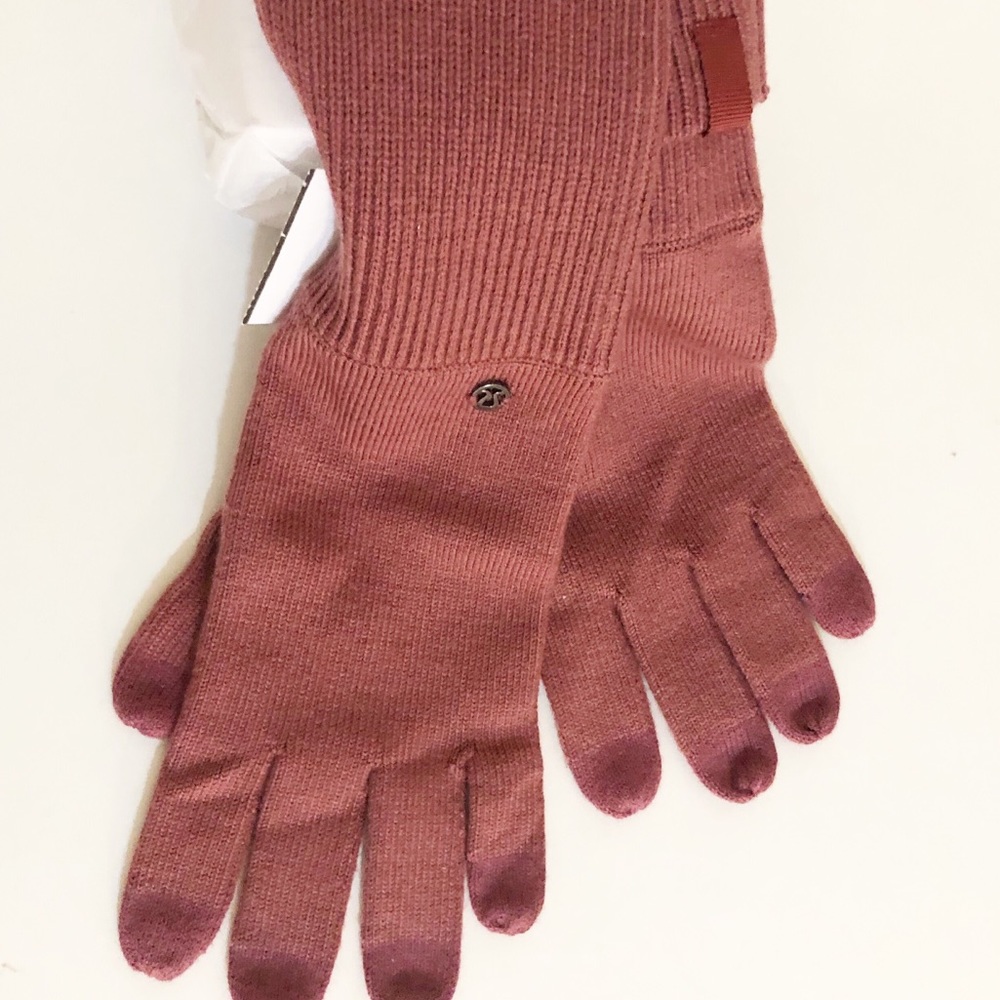 Lululemon soft pink Gloves • M/L